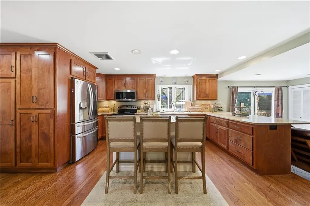 652 Old Post Road North Attleboro MA 02760