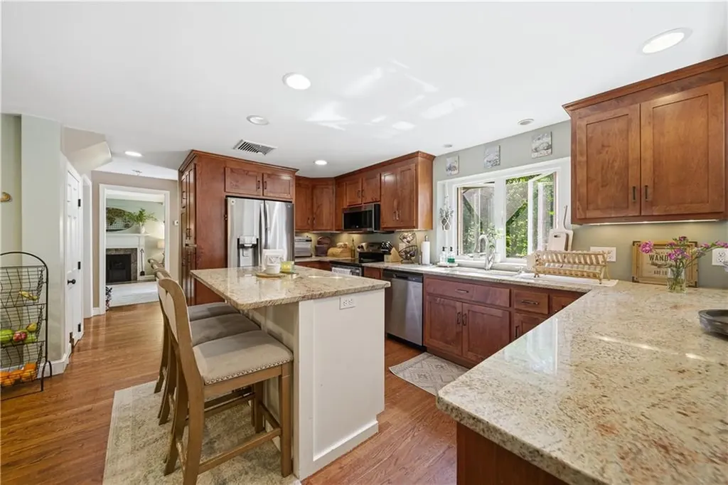 652 Old Post Road North Attleboro MA 02760