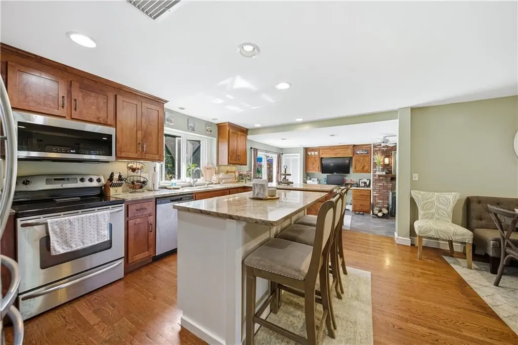652 Old Post Road North Attleboro MA 02760