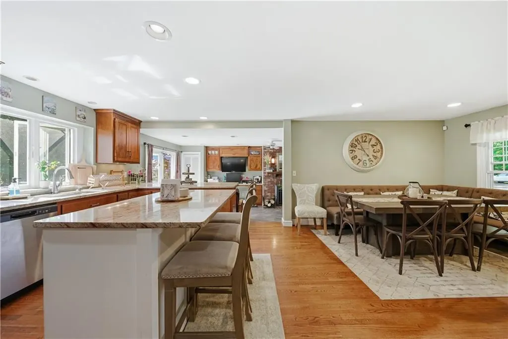 652 Old Post Road North Attleboro MA 02760