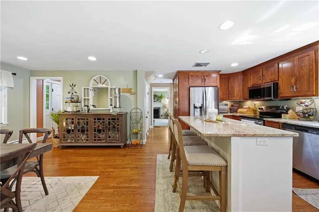 652 Old Post Road North Attleboro MA 02760