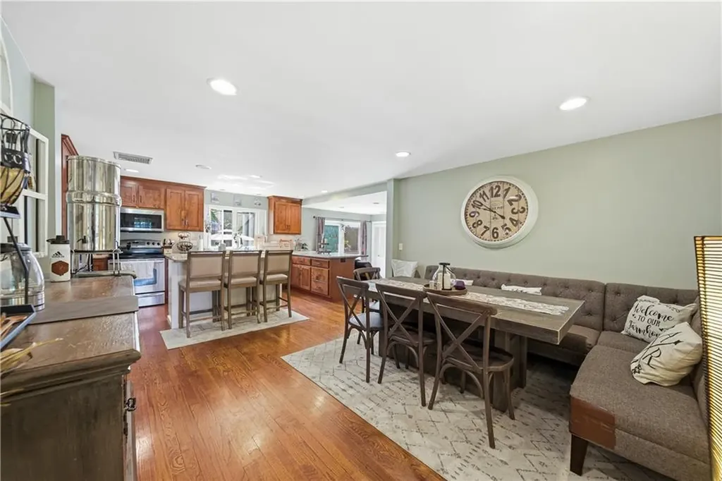 652 Old Post Road North Attleboro MA 02760