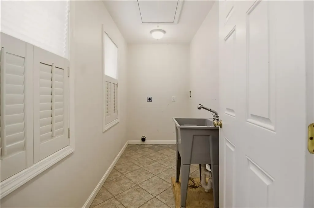 1861 East Main Road Portsmouth RI 02871