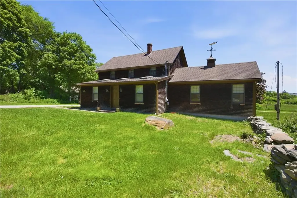 1861 East Main Road Portsmouth RI 02871