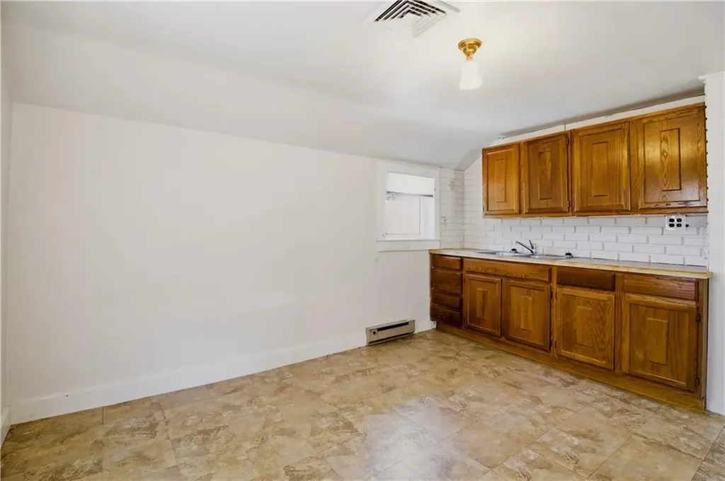 1861 East Main Road Portsmouth RI 02871