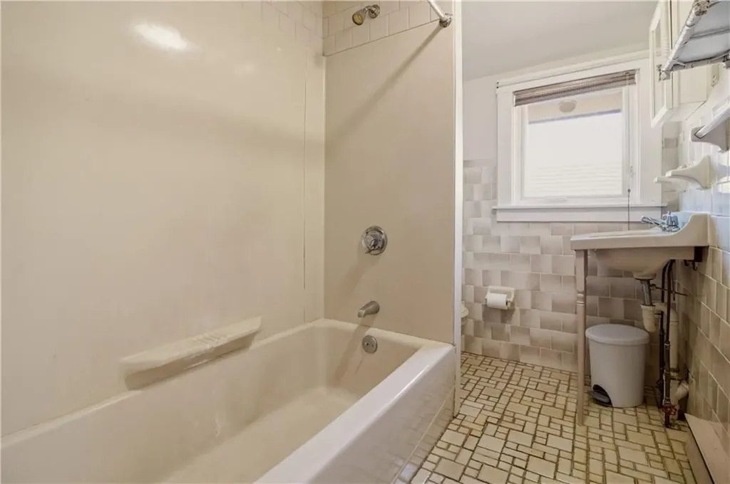 1861 East Main Road Portsmouth RI 02871