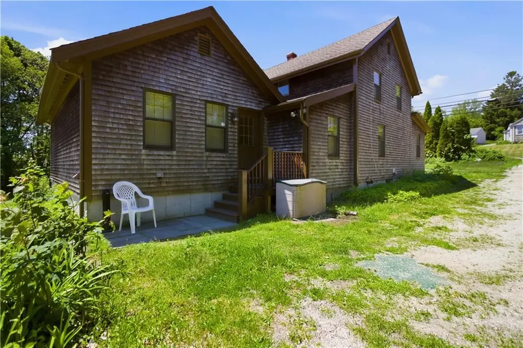 1861 East Main Road Portsmouth RI 02871