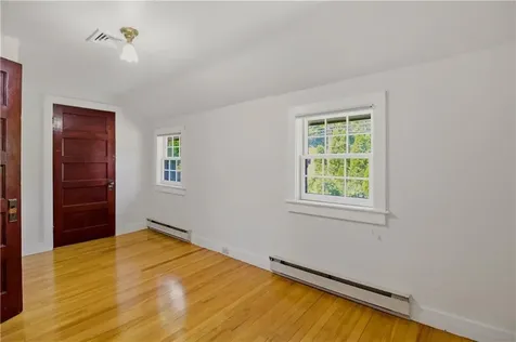 1861 East Main Road Portsmouth RI 02871