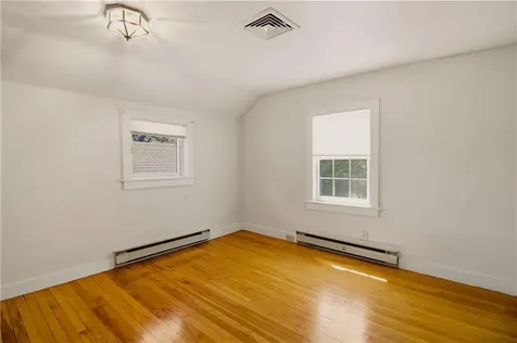 1861 East Main Road Portsmouth RI 02871