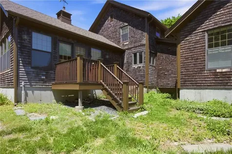 1861 East Main Road Portsmouth RI 02871