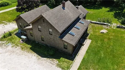 1861 East Main Road Portsmouth RI 02871