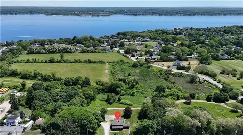 1861 East Main Road Portsmouth RI 02871