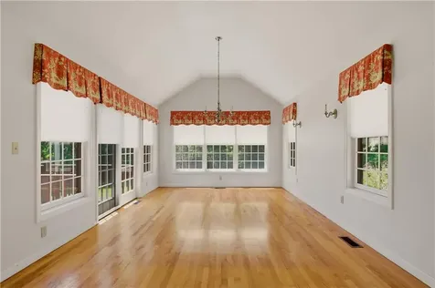 1861 East Main Road Portsmouth RI 02871