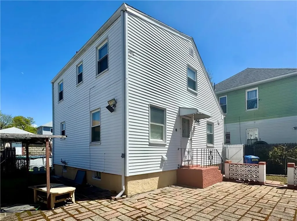 215 Roosevelt Street Providence RI 02909