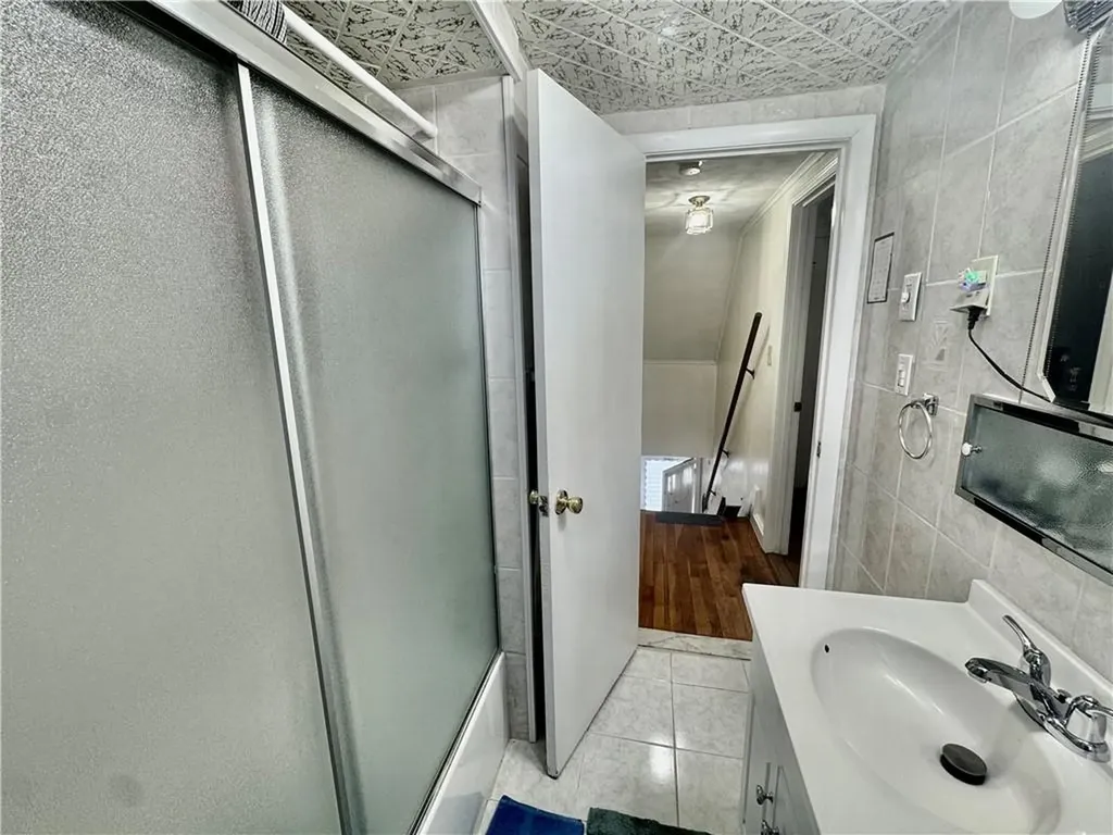 215 Roosevelt Street Providence RI 02909