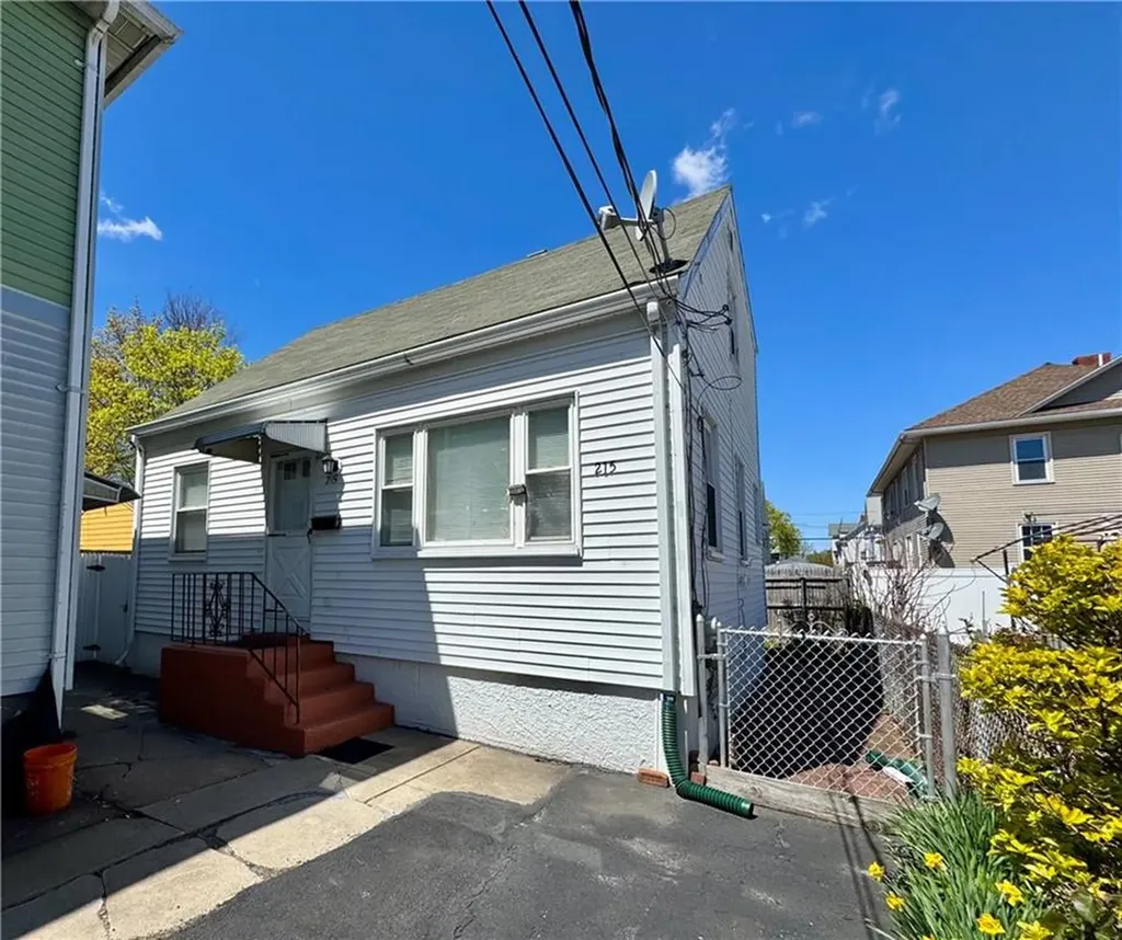 215 Roosevelt Street Providence RI 02909