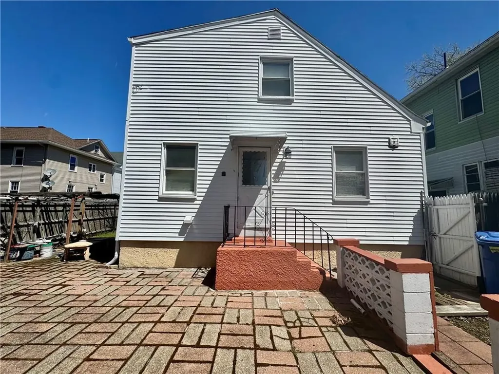 215 Roosevelt Street Providence RI 02909