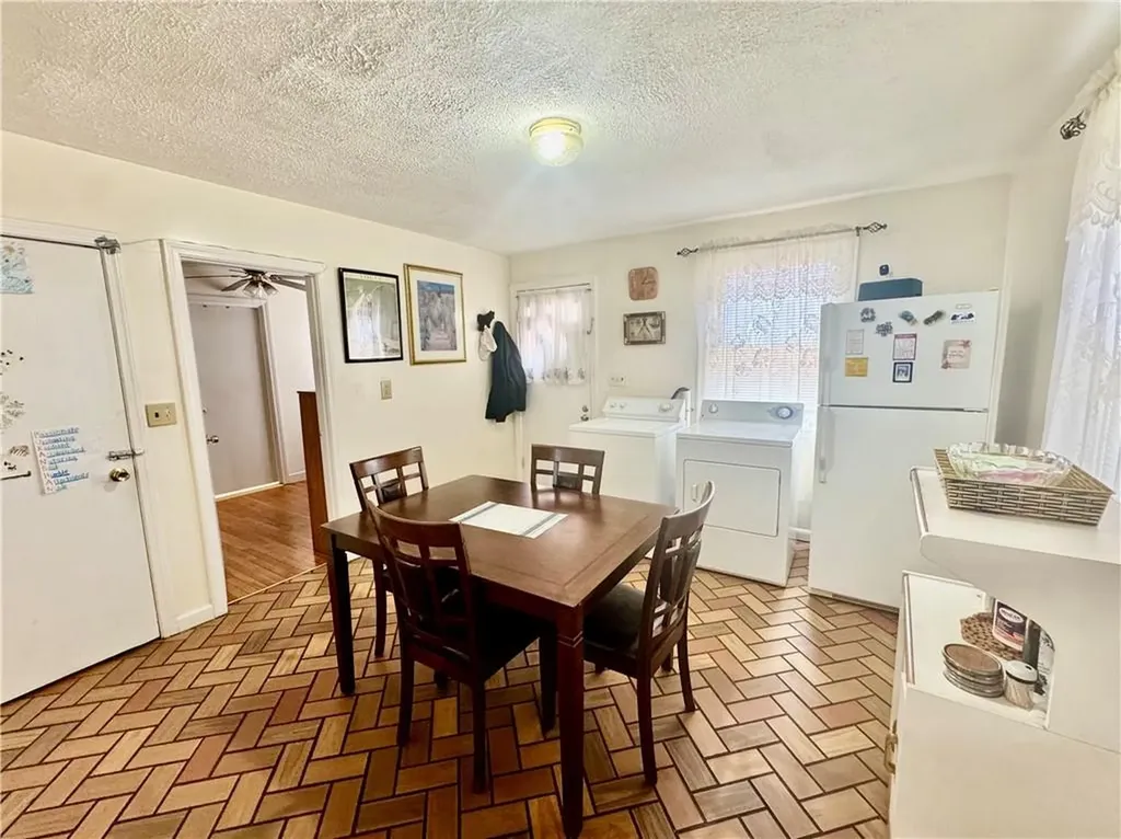 215 Roosevelt Street Providence RI 02909