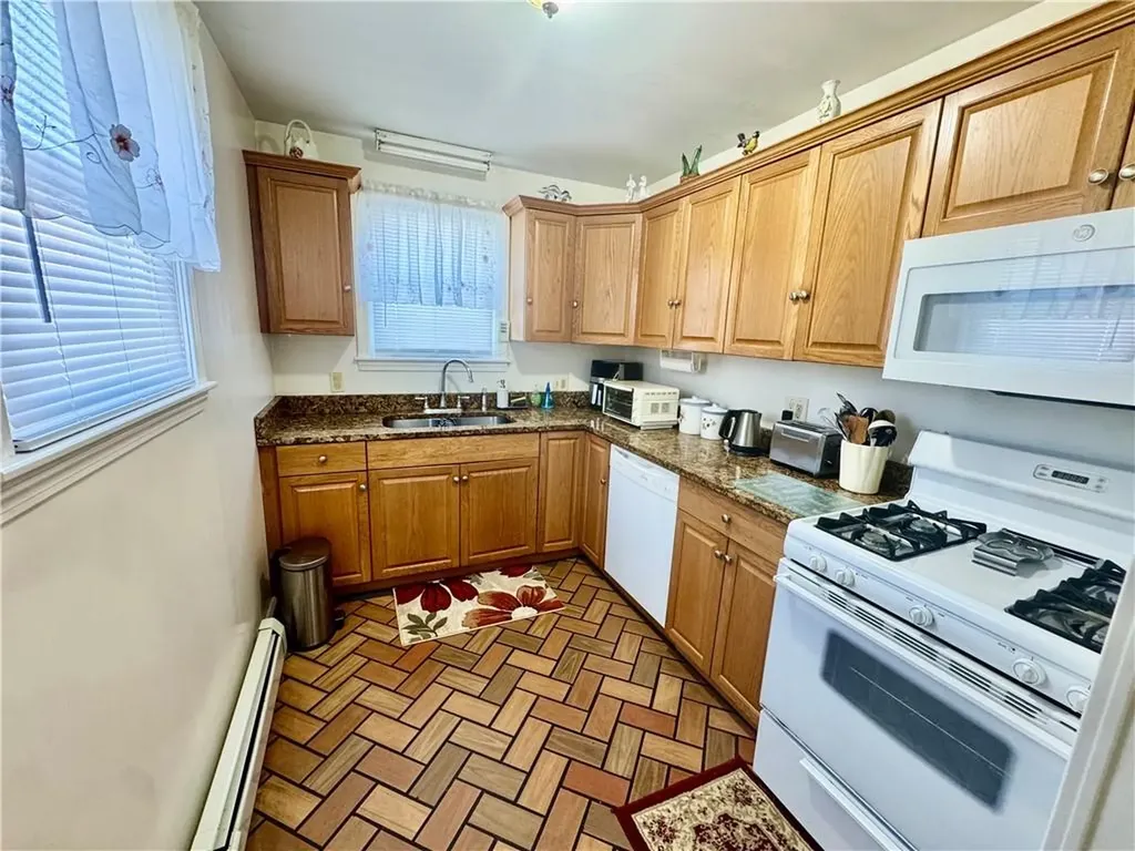 215 Roosevelt Street Providence RI 02909