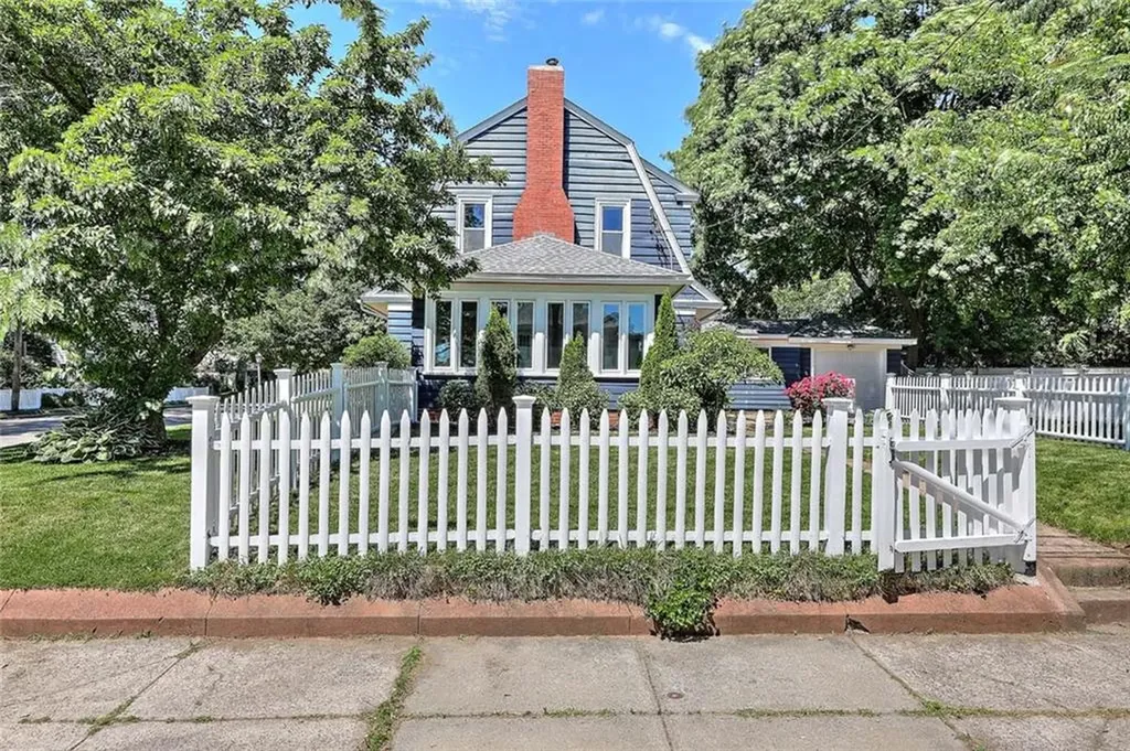632 East Avenue Pawtucket RI 02860