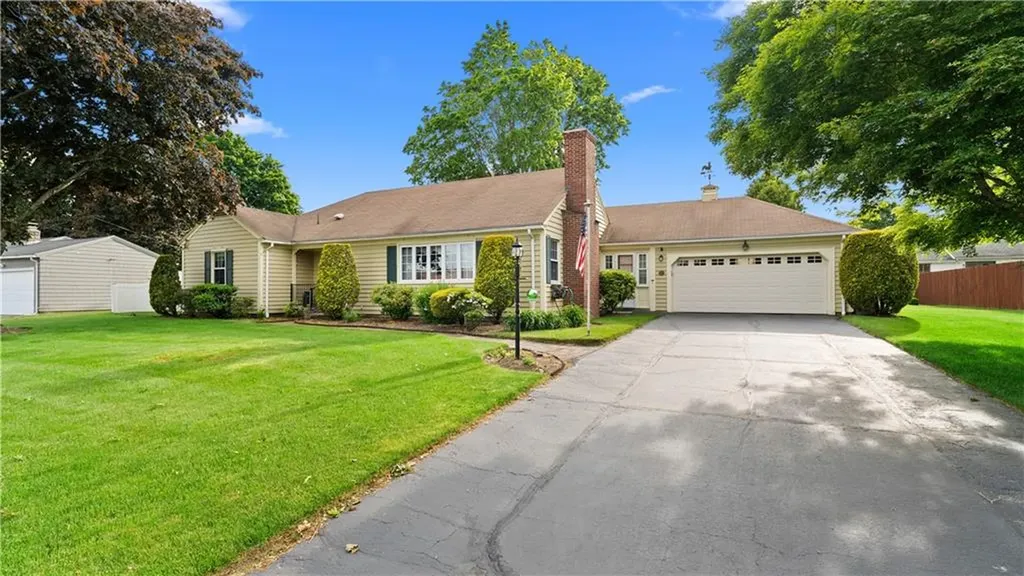 14 Barnes Street Smithfield RI 02828