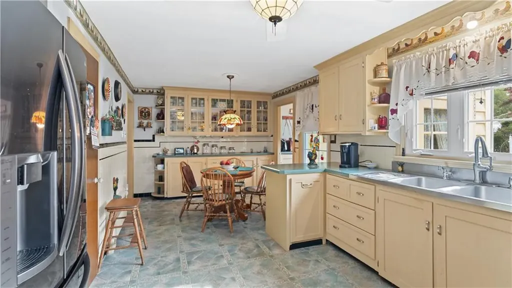14 Barnes Street Smithfield RI 02828