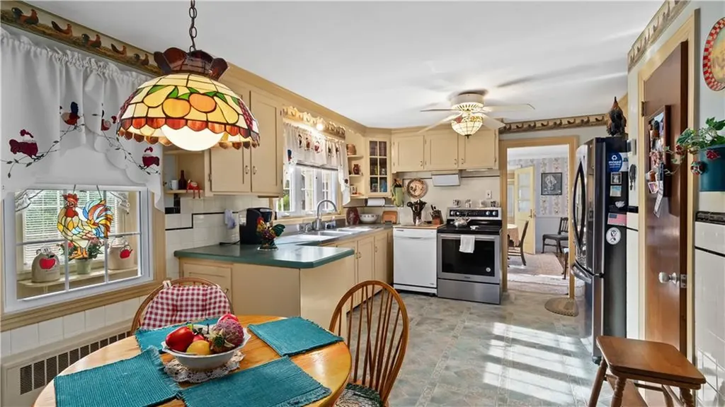 14 Barnes Street Smithfield RI 02828