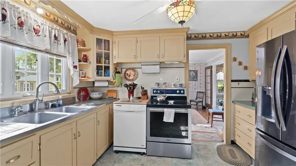 14 Barnes Street Smithfield RI 02828