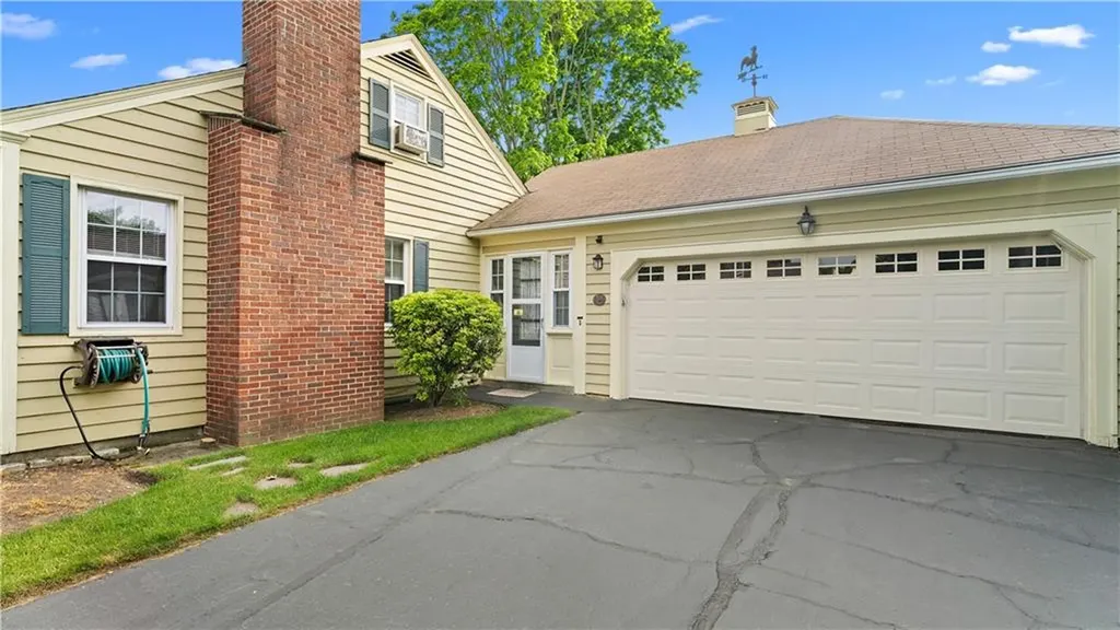 14 Barnes Street Smithfield RI 02828