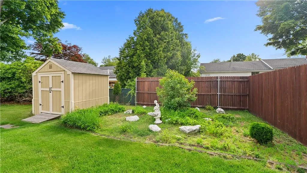 14 Barnes Street Smithfield RI 02828