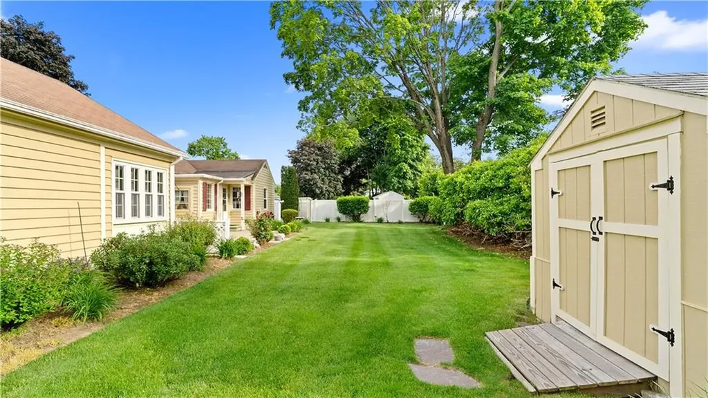 14 Barnes Street Smithfield RI 02828