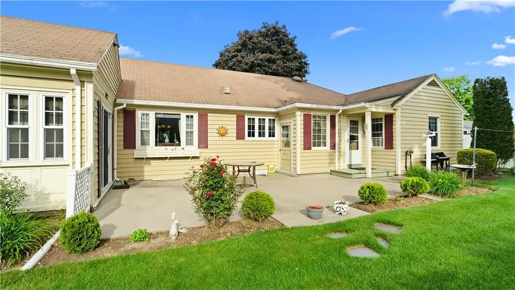 14 Barnes Street Smithfield RI 02828