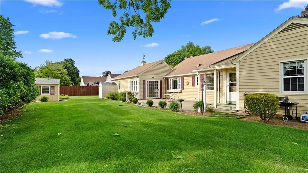 14 Barnes Street Smithfield RI 02828