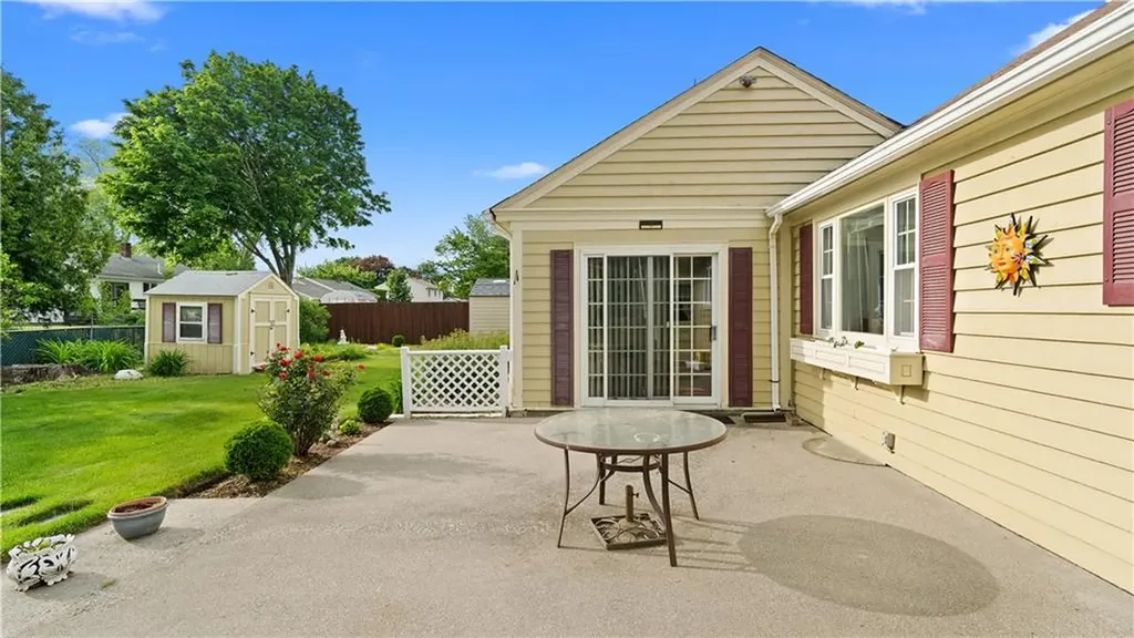 14 Barnes Street Smithfield RI 02828