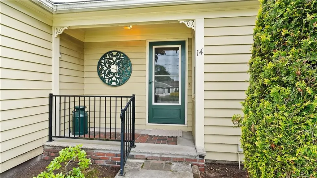 14 Barnes Street Smithfield RI 02828