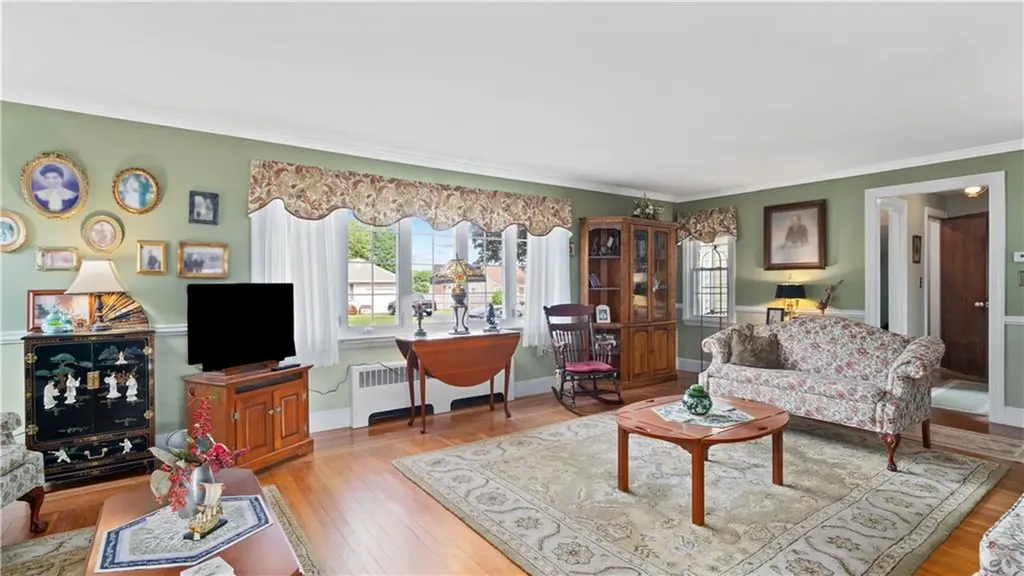 14 Barnes Street Smithfield RI 02828