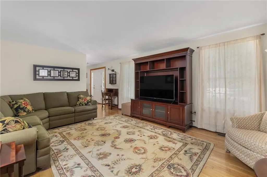 15 Secluded Drive Narragansett RI 02882