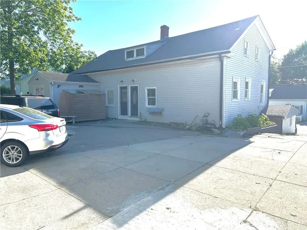 109 Earl Street West Warwick RI 02893