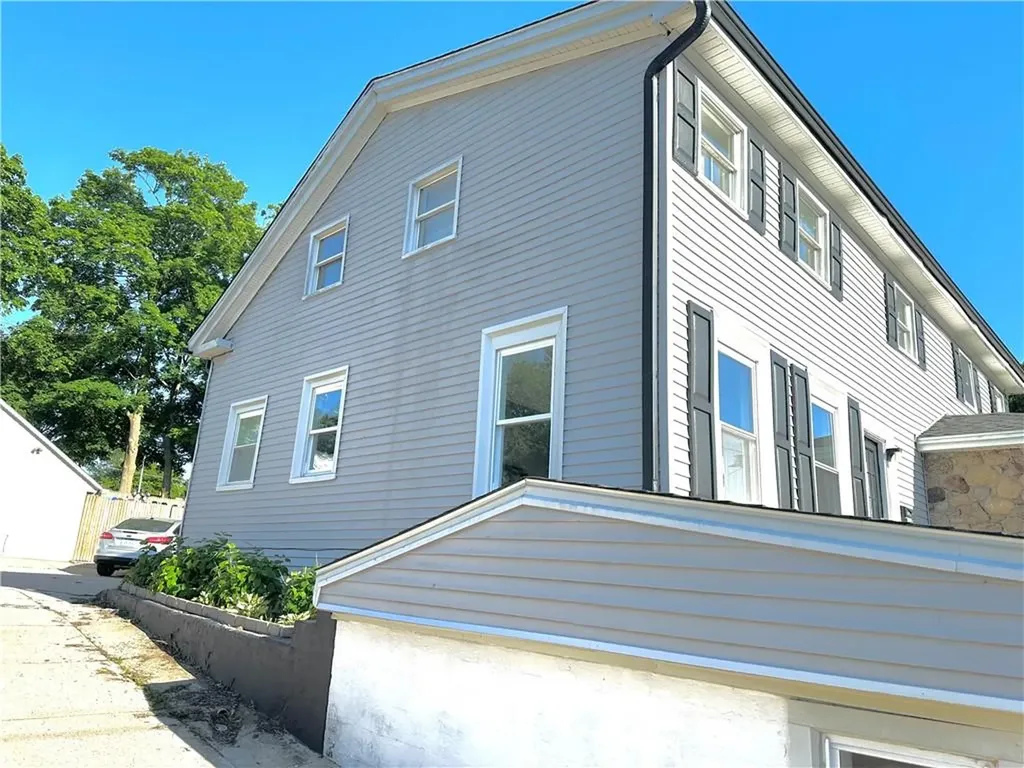 109 Earl Street West Warwick RI 02893