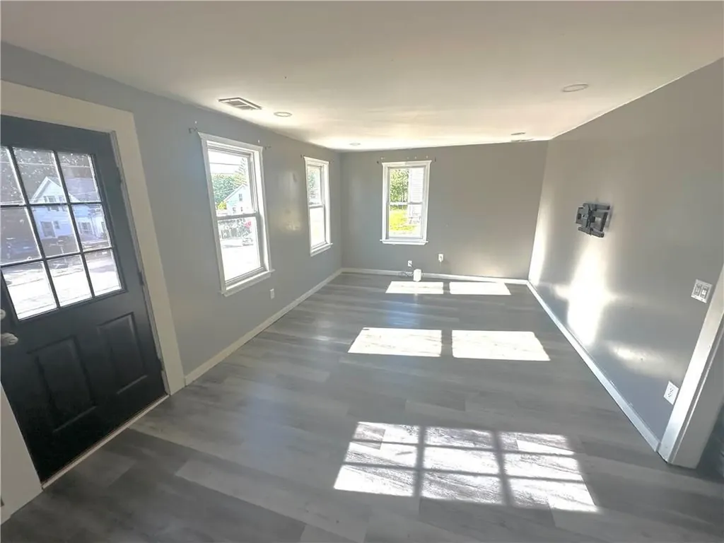 109 Earl Street West Warwick RI 02893