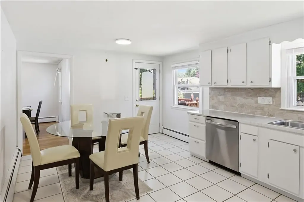 39 Salem Avenue Cranston RI 02920