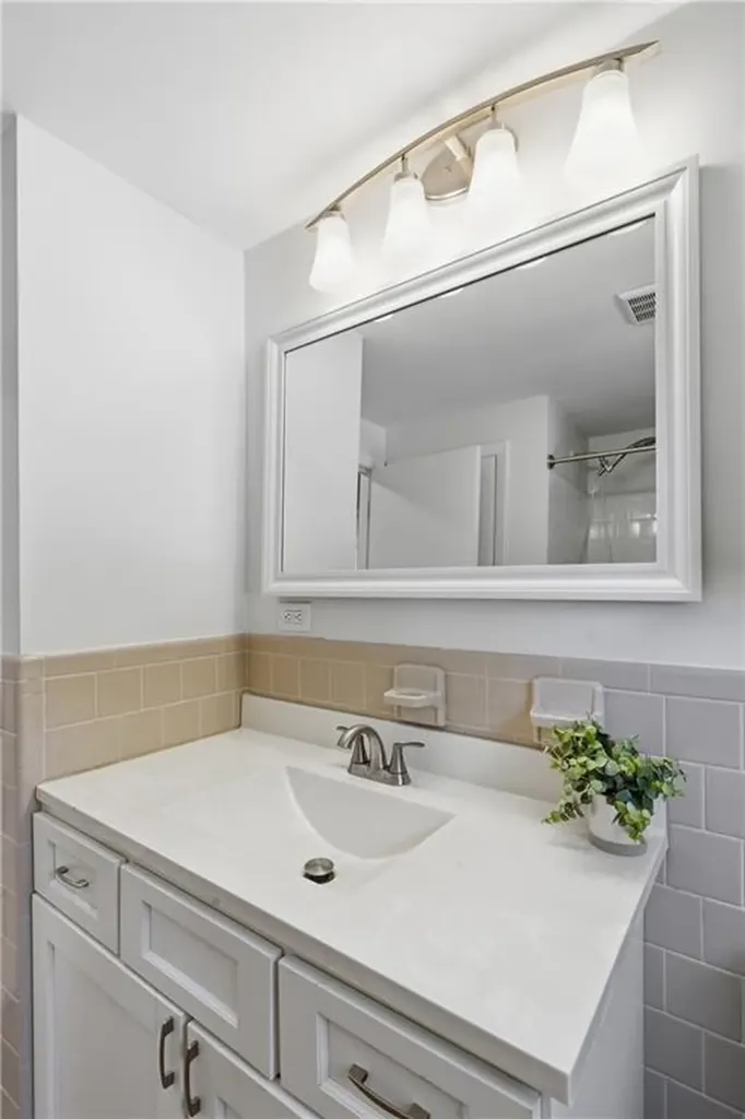 39 Salem Avenue Cranston RI 02920