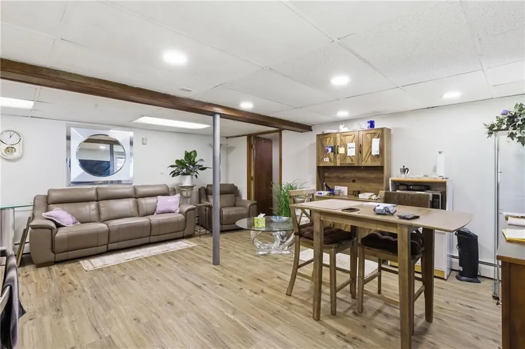 39 Salem Avenue Cranston RI 02920