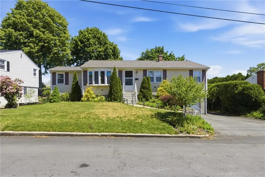 39 Salem Avenue Cranston RI 02920