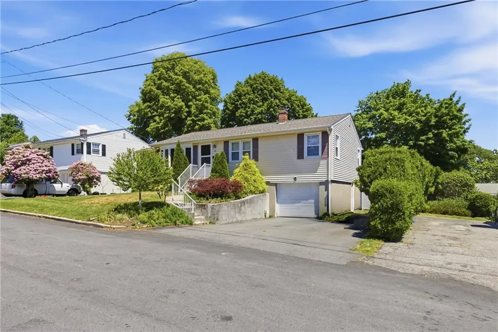 39 Salem Avenue Cranston RI 02920