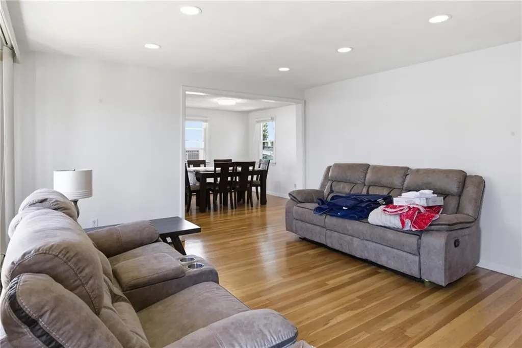 39 Salem Avenue Cranston RI 02920