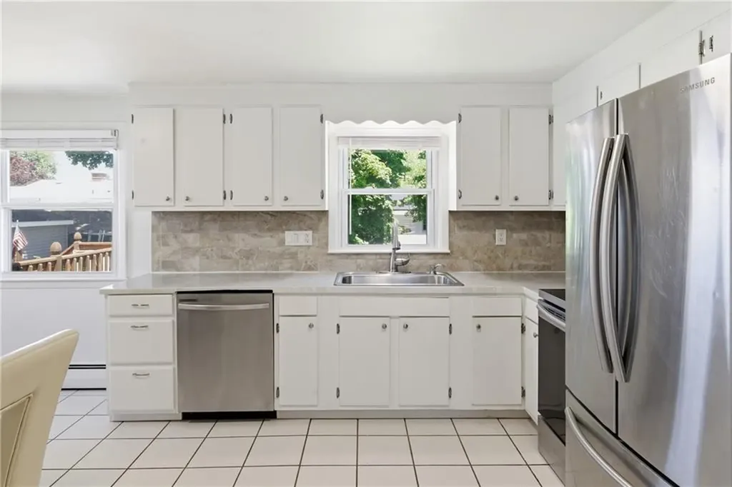 39 Salem Avenue Cranston RI 02920