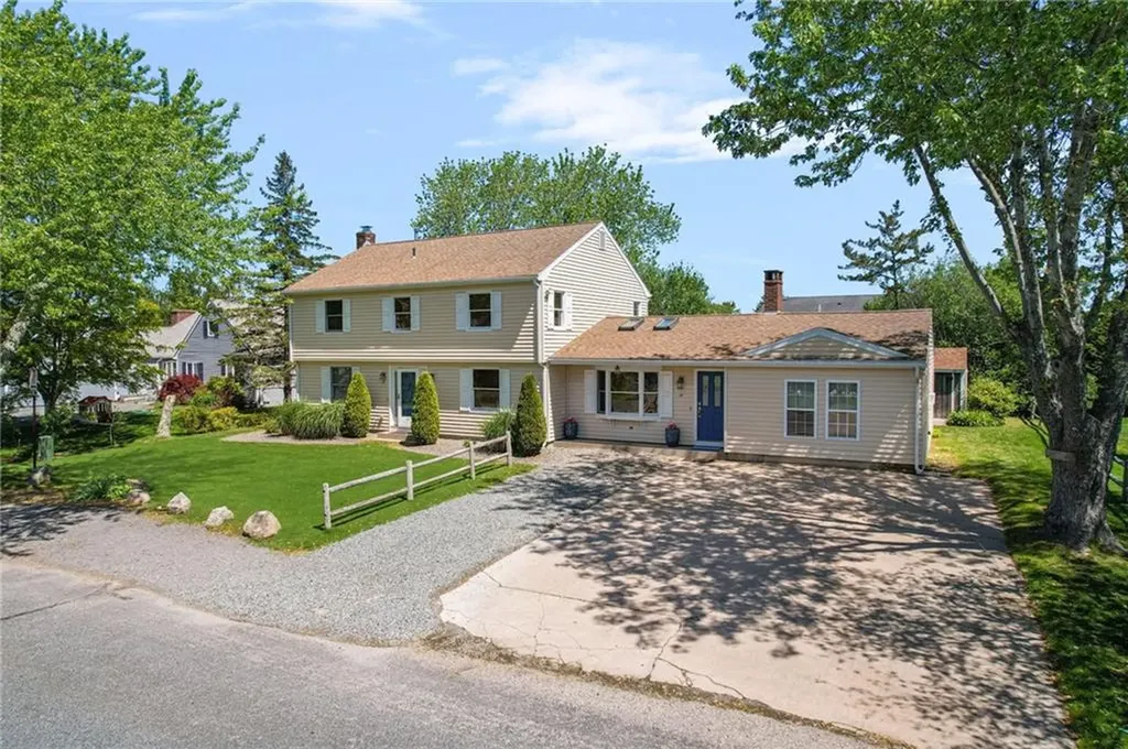 37 Newport Lane Narragansett RI 02882