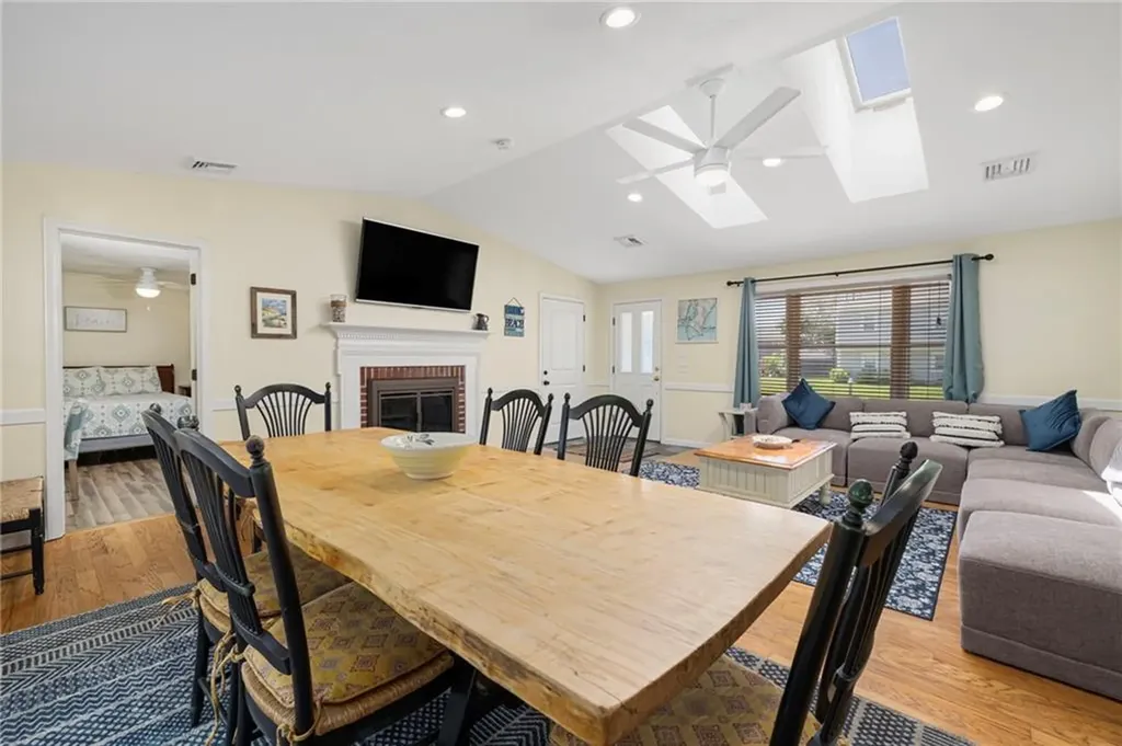 37 Newport Lane Narragansett RI 02882
