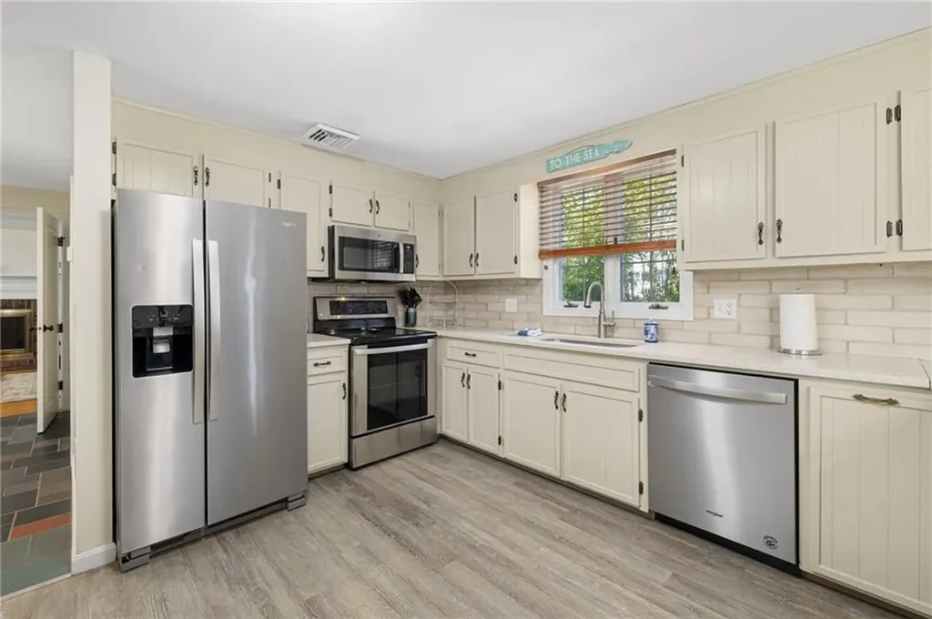 37 Newport Lane Narragansett RI 02882